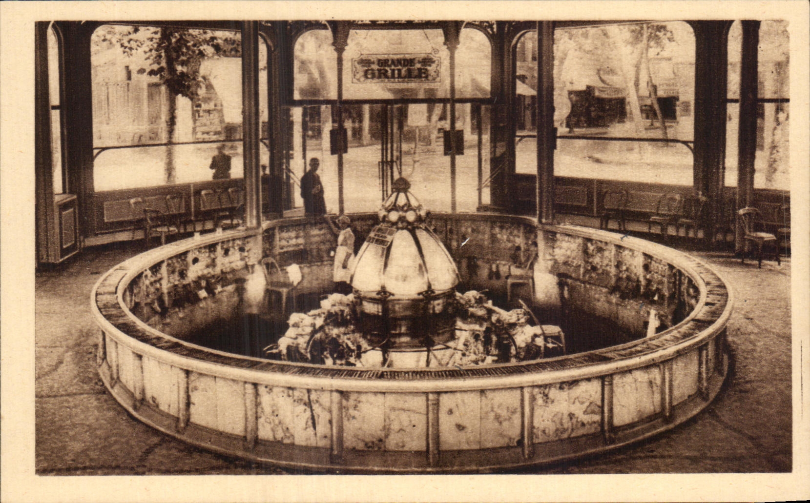 CPA Vichy La Source Grande Grille