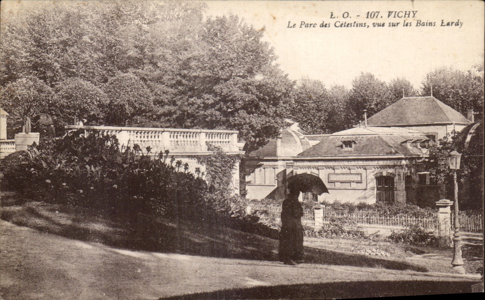 CPA Vichy Le Parc De Celestins Vue Sur Les Bains Lardy