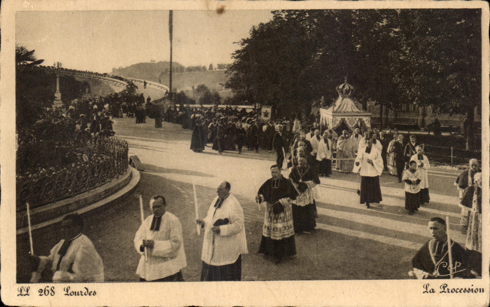CPA Lourdes the Procession