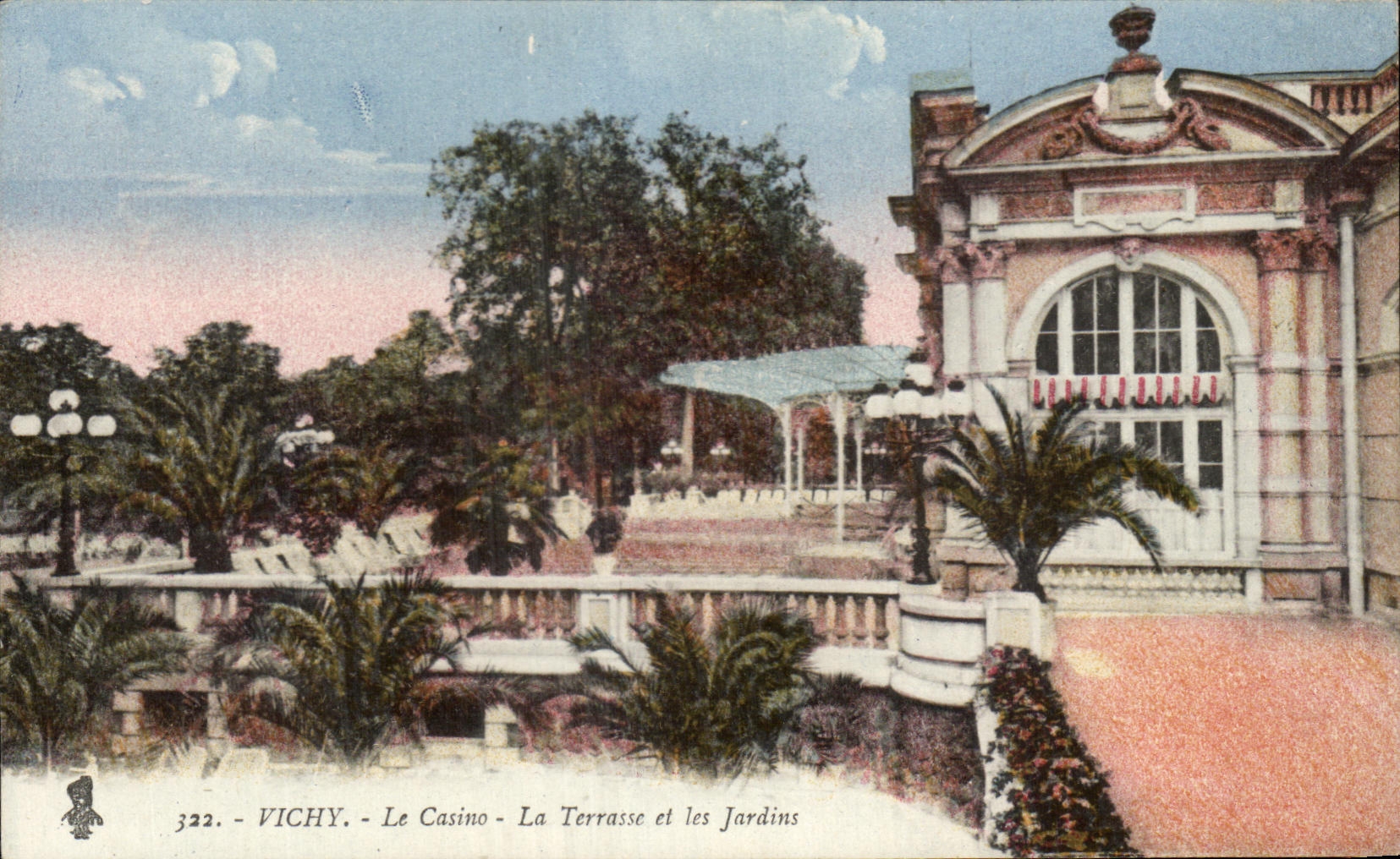 CPA Vichy Le Casino La Terrasse Et Les Jardins
