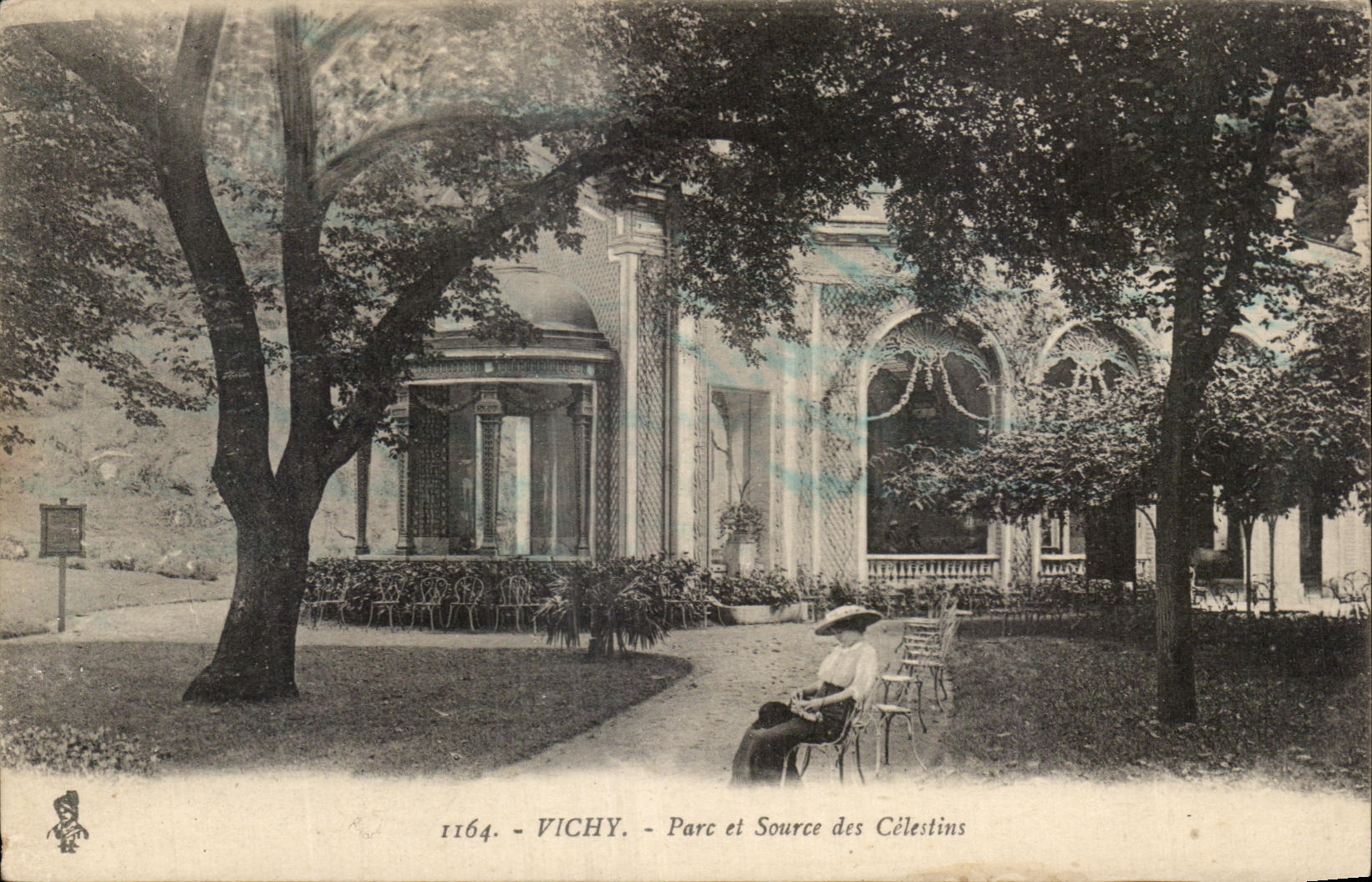 CPA Vichy Parc Et Source Des Celestins