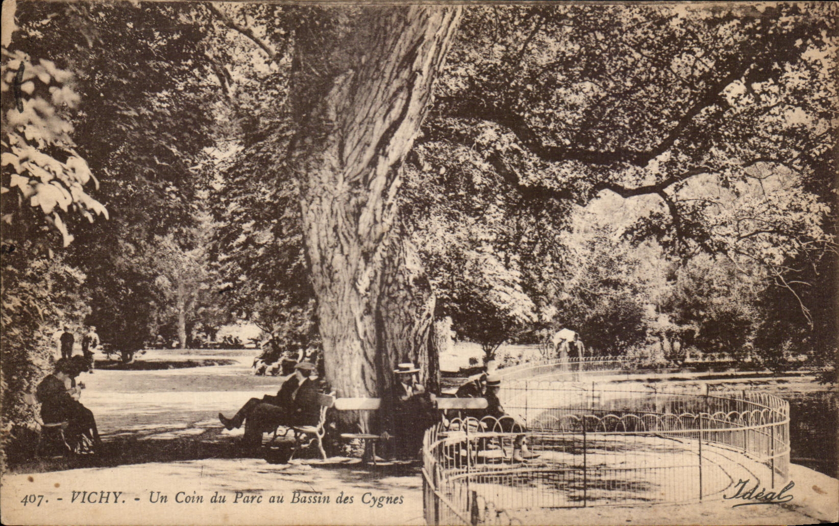 CPA Vichy Un Coin Du Parc Au Bassin Des Cygnes