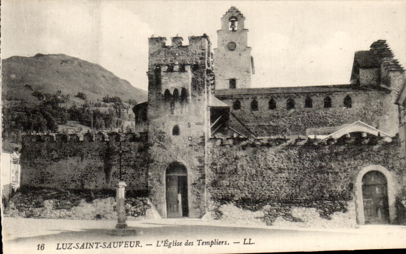 CPA Luz Saint Sauveur L'Eglise Des Temoliers