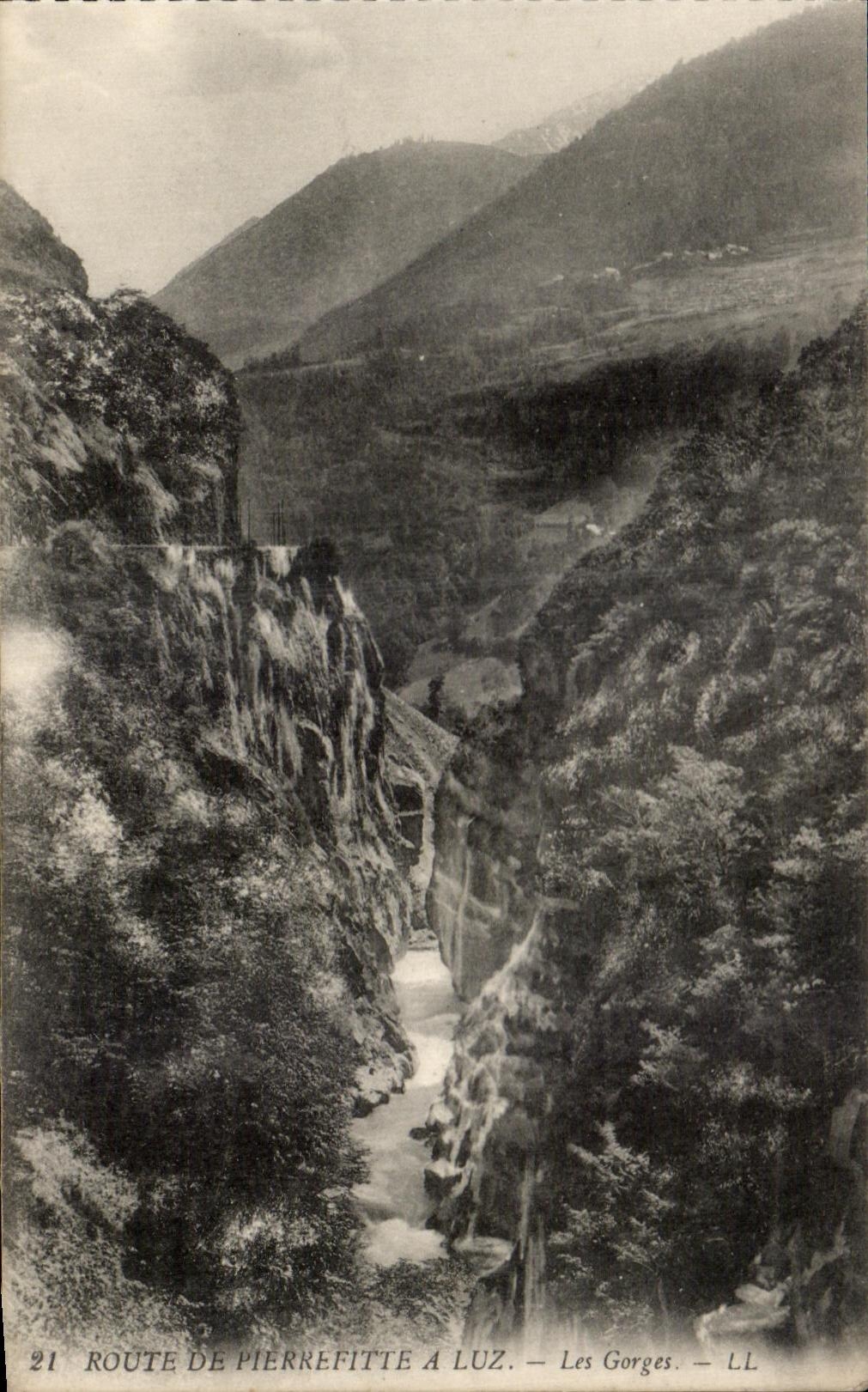 CPA Route De Pierrefitte A Luz Les Gorges