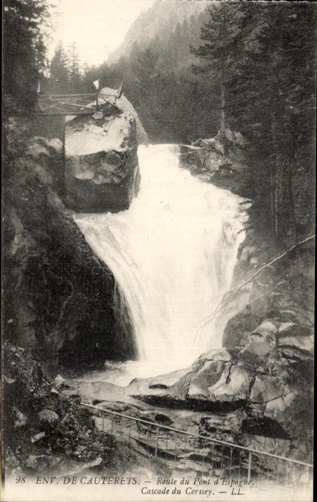 CPA Env De Cauterets Route of the Bridge of Spain Cascades of Cerssey