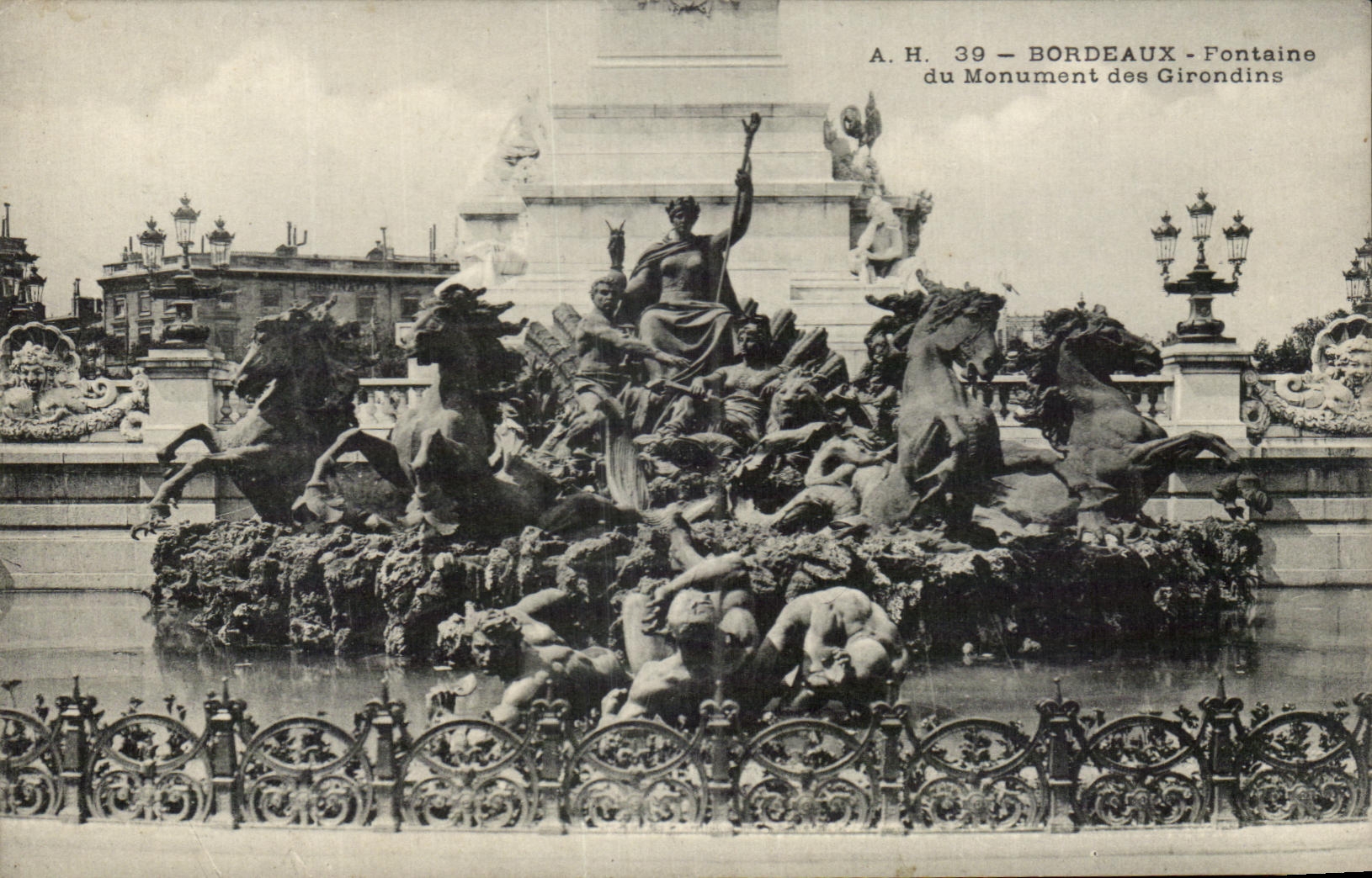 CPA Bordeaux Fontaine du Monument des Girondins