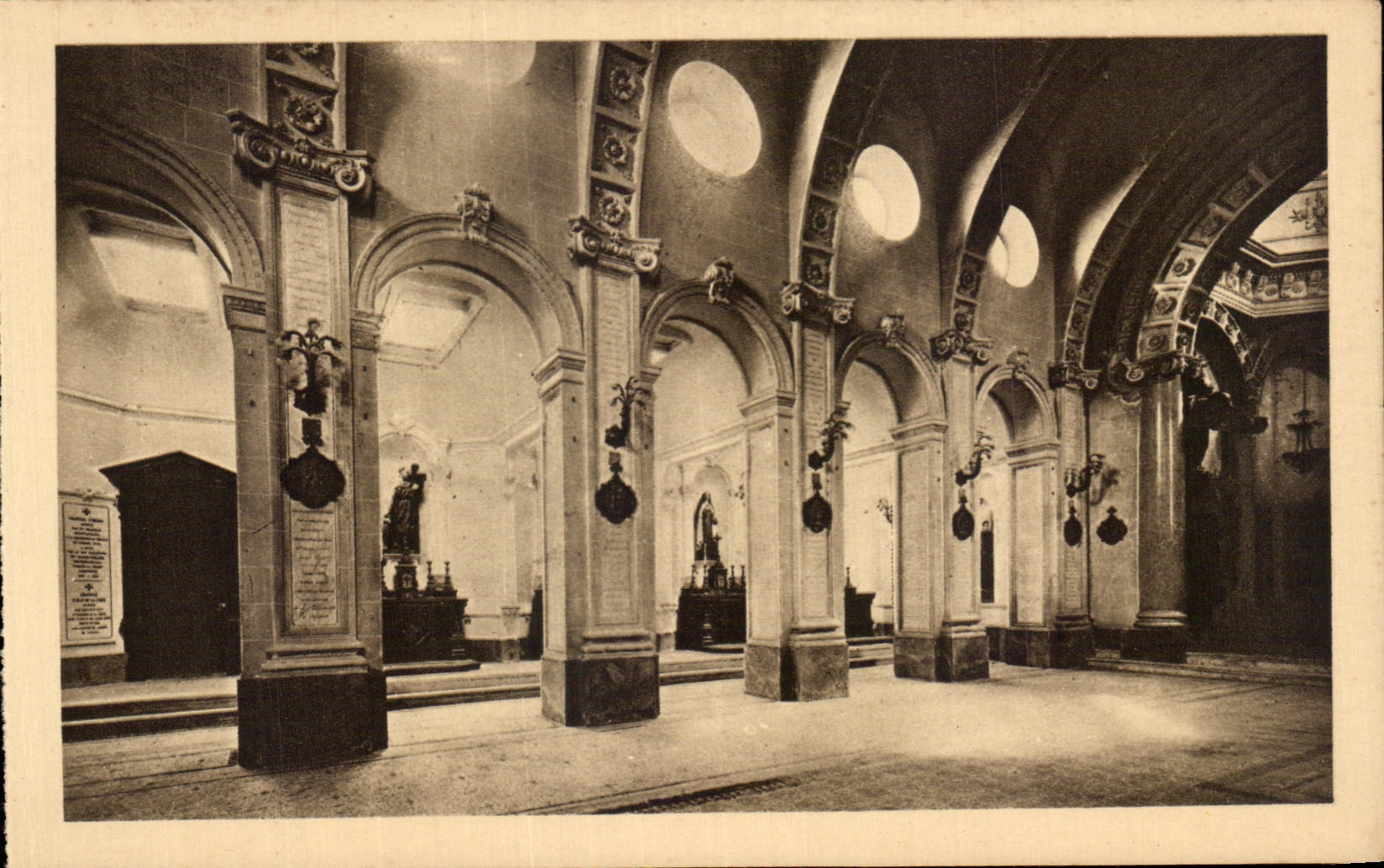 CPA La Chapelle Des Carmehtes De Lisieux Les Petits Autels lateraux