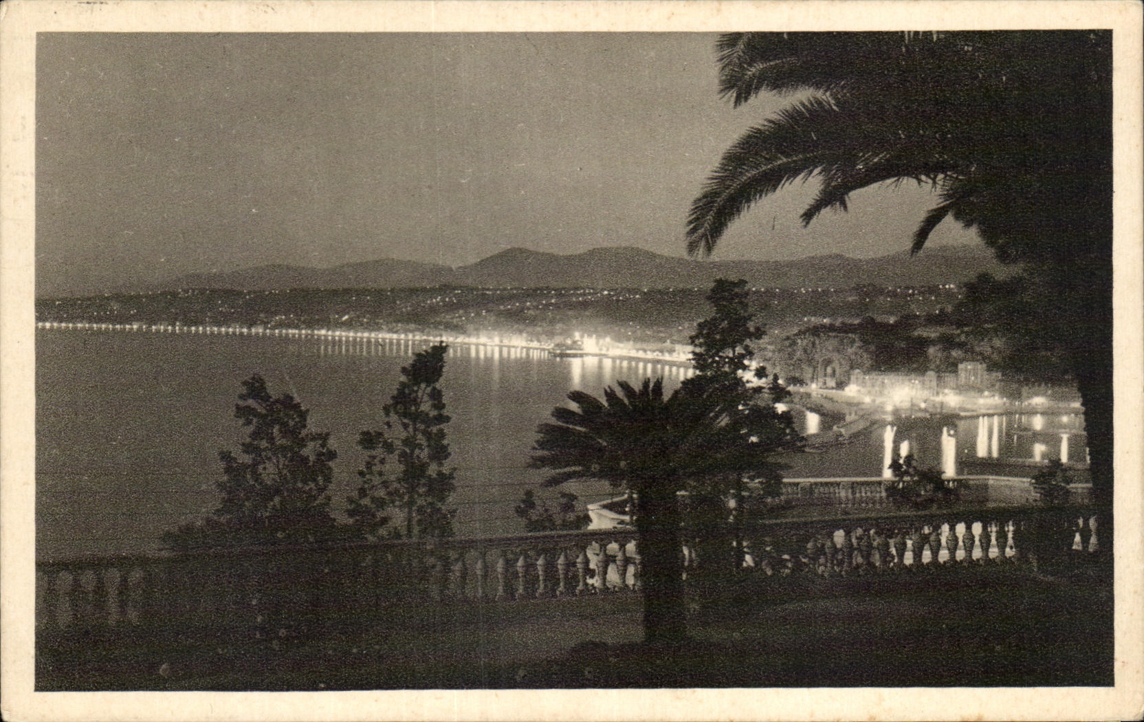 CPA dimensiona la noche azul de Artistique Niza Feerie