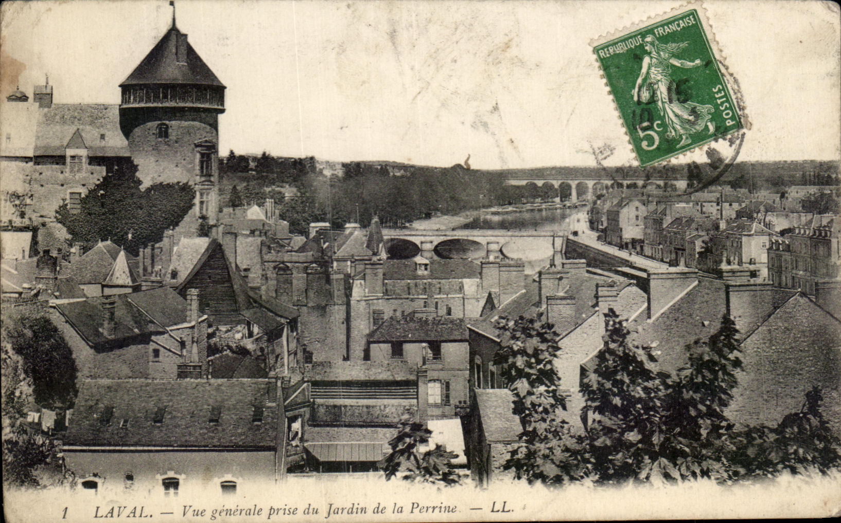 Opinion de CPA Laval tomada del jardin de Perrine