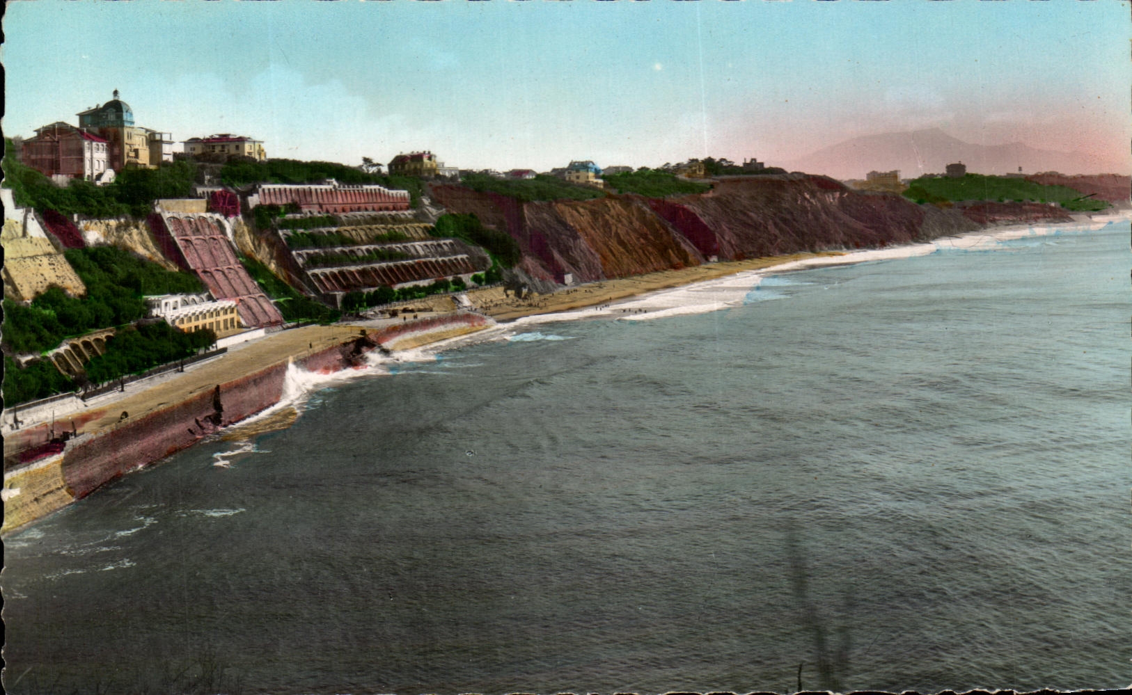 CPA Biarritz Cote Dos Basques Et les Falaises