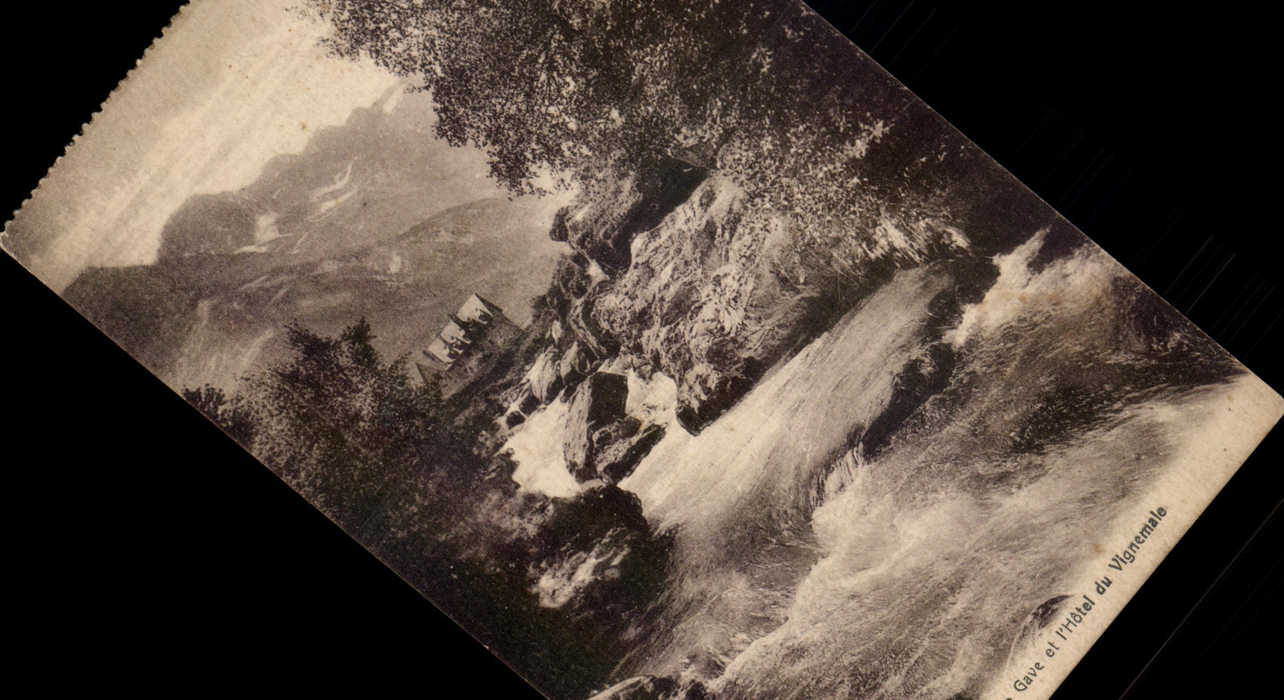 CPA Gavarnie Le Gave Et L'Hotel Du Vignemale