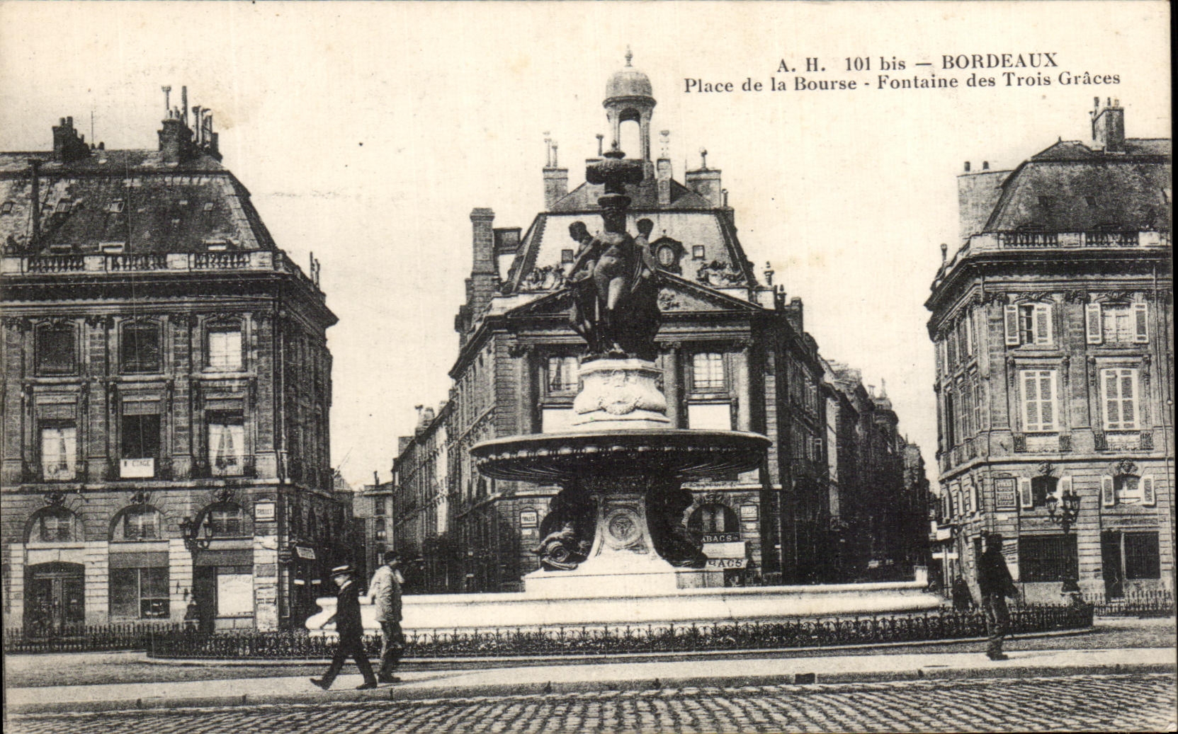 CPA Bordeaux Place de La Bourse Fontaine des Trois Graces