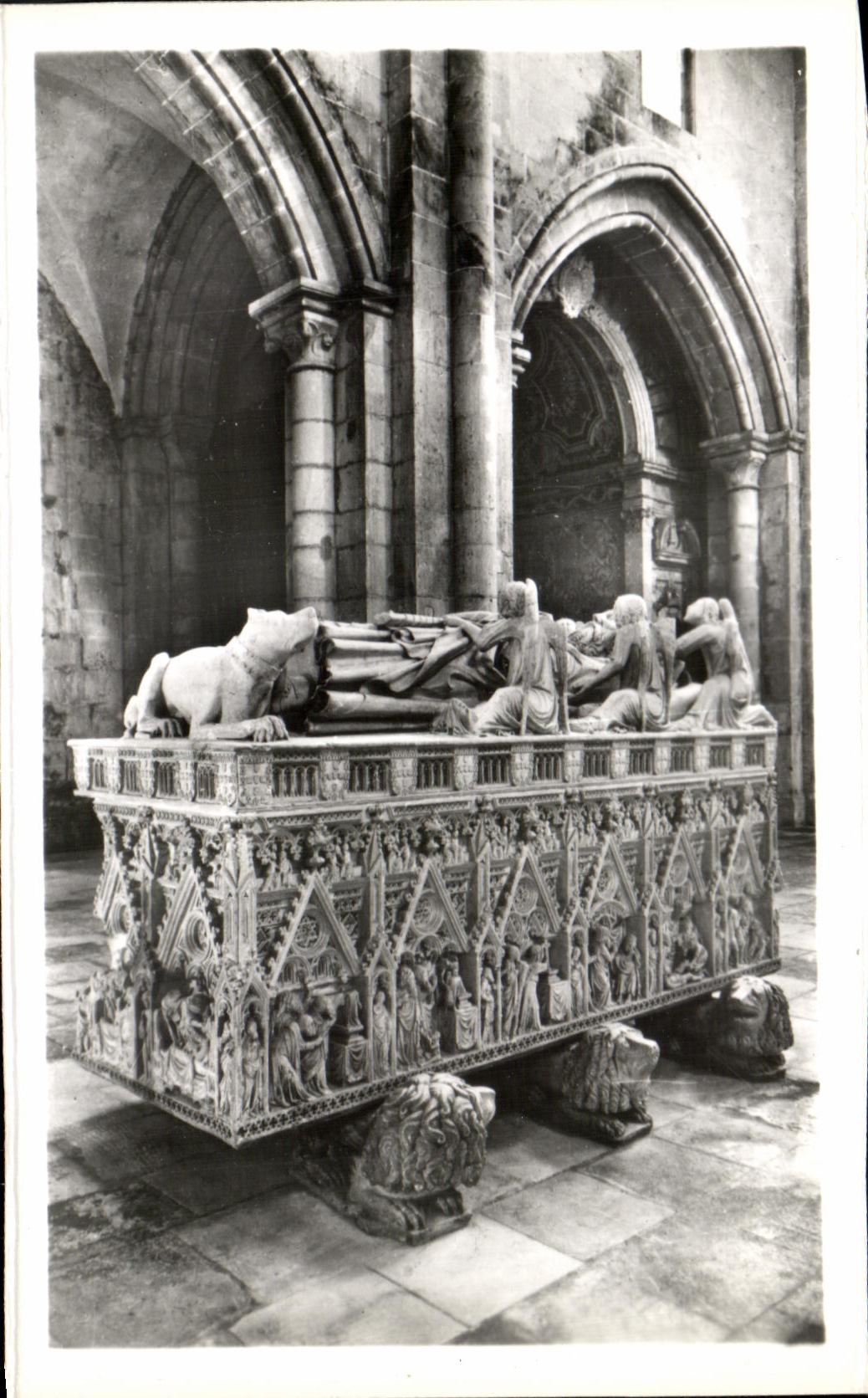 CPA Alcobaca Tumulo de la tumba de D Pedro de rey D Pedro Tomb de rey Pedro I