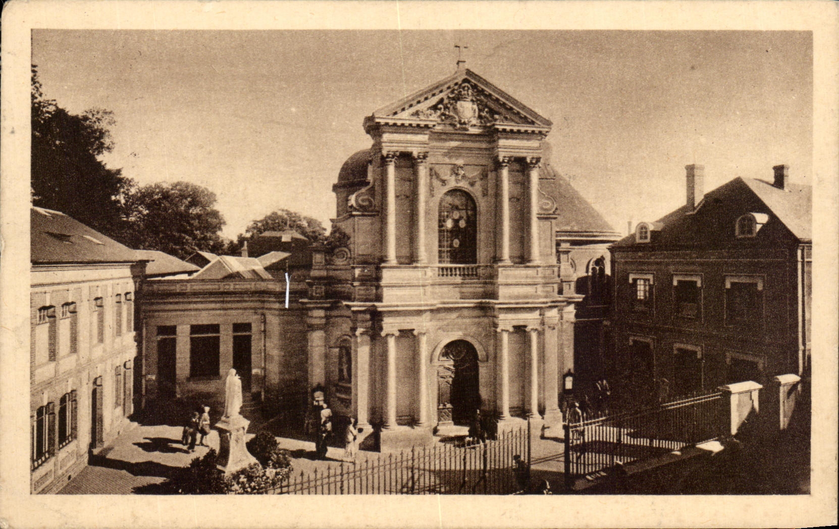 CPA La Chapelle des Carmelities La Facade Chapel of the Carmels Lisieux