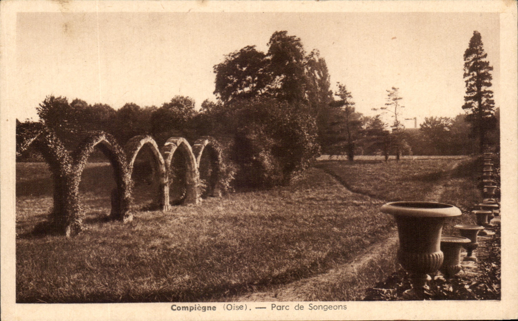 CPA Compiegne Parc De Songeons