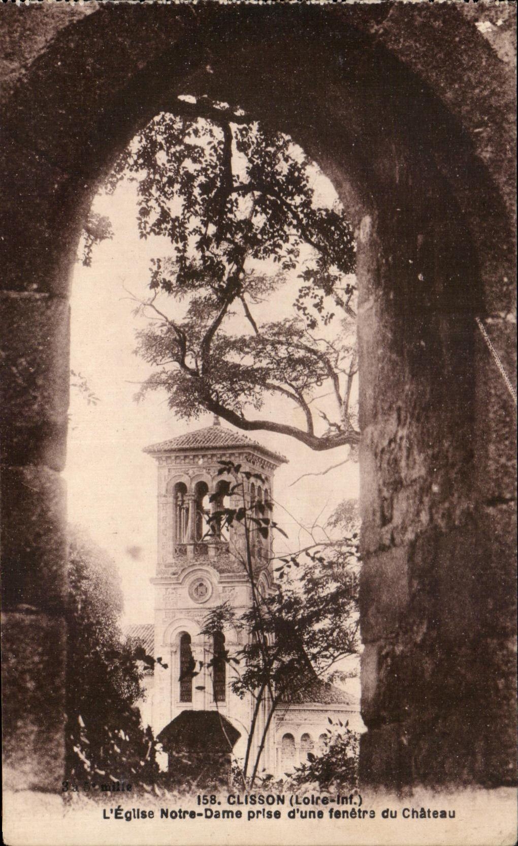 CPA Clisson la iglesia de Notre Dame tomada de una ventana del castillo