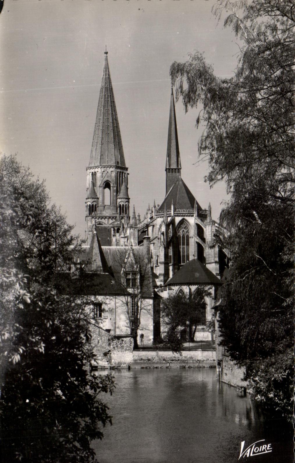 CPA Mersailles del valle Vendome de Loire el apse de la iglesia de la trinidad