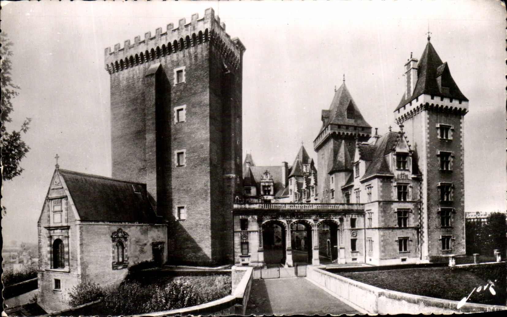 CPA Pau the castle principal Frontage