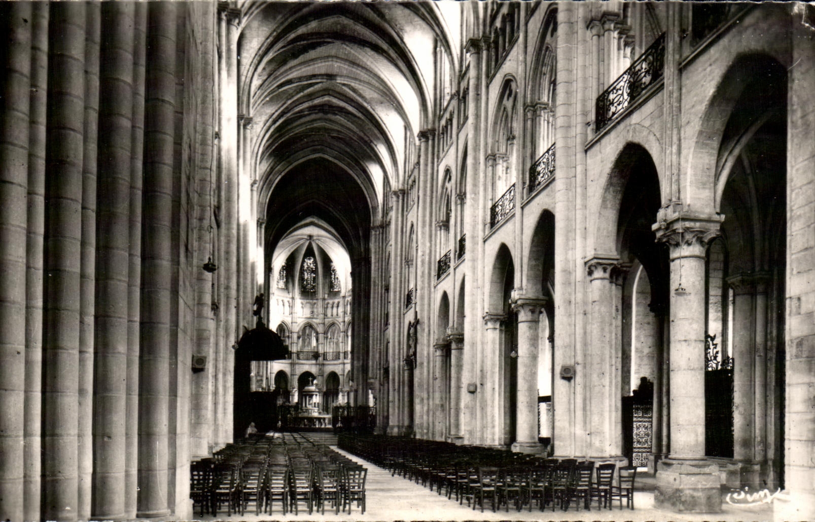 CPSM Noyon Interieur de la Cathedrale