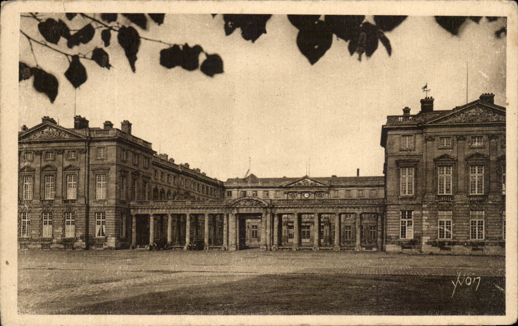 CPA Soft France Castle of Compiegne Frontage of the Castle Frontage of Castle