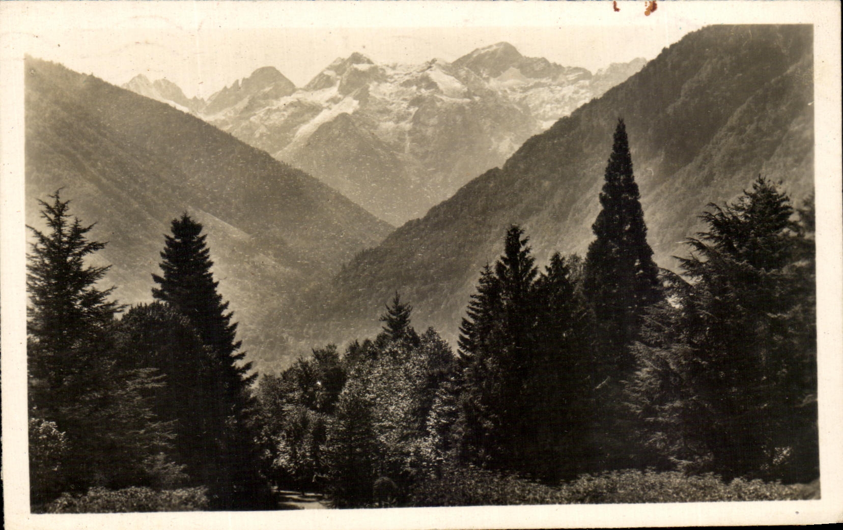 CPA Luchon the Park and the port of Venasque Seen of the Casino