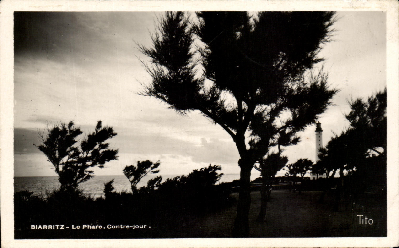 CPA Biarritz Le Phare Contre Jour