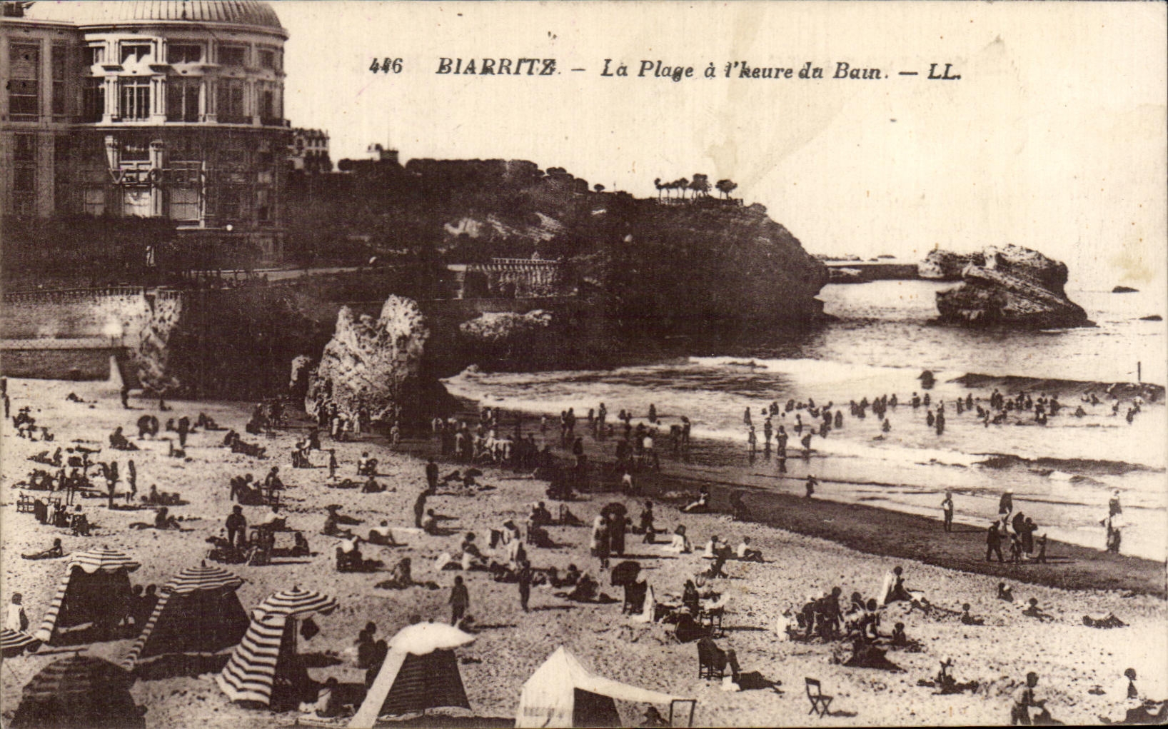 CPA Biarrtz La Plage a l'heure du bain
