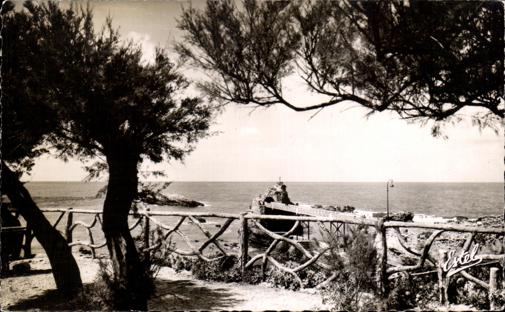 CPA Biarritz Vue Sur le Rocher de la Vierge