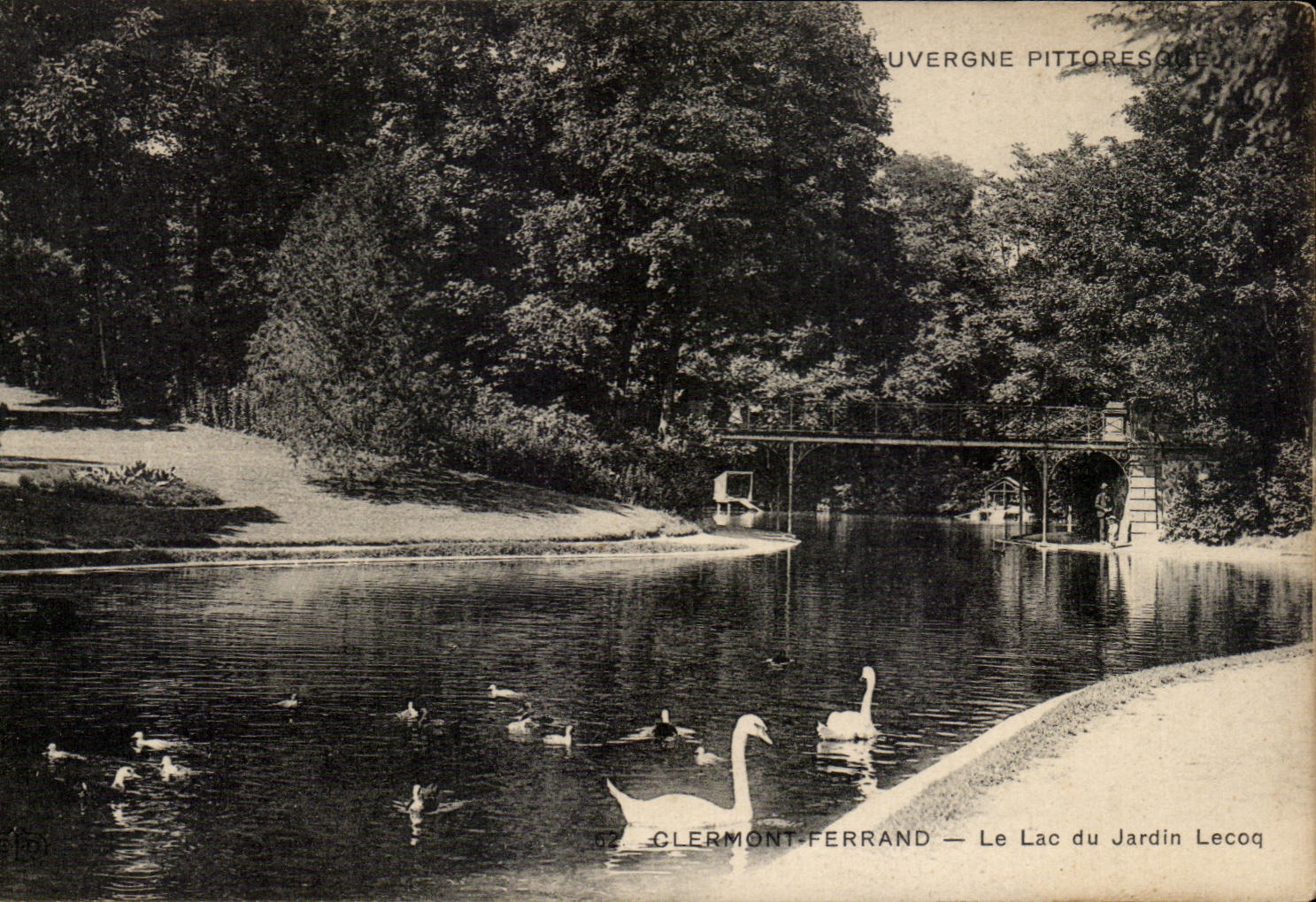 CPA Clermont Ferrand the Lake of the Garden Lecoq Swans