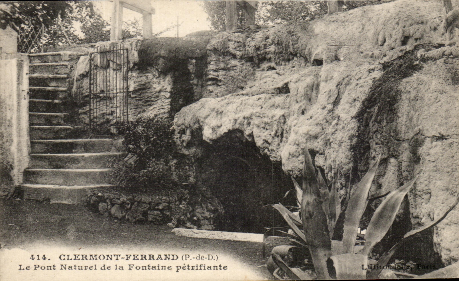 CPA Clermont Ferrand the Natural Bridge of the Petrifying Fountain