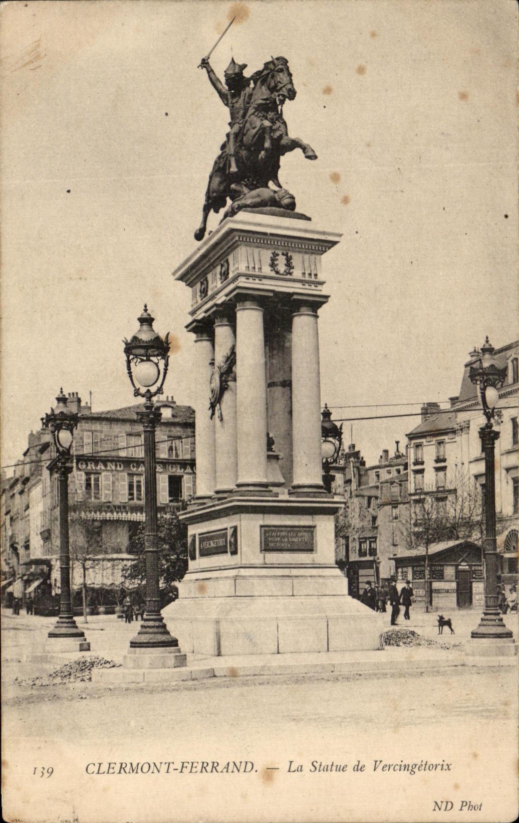 CPA Clermont Ferrand Statue of Vercingetriox