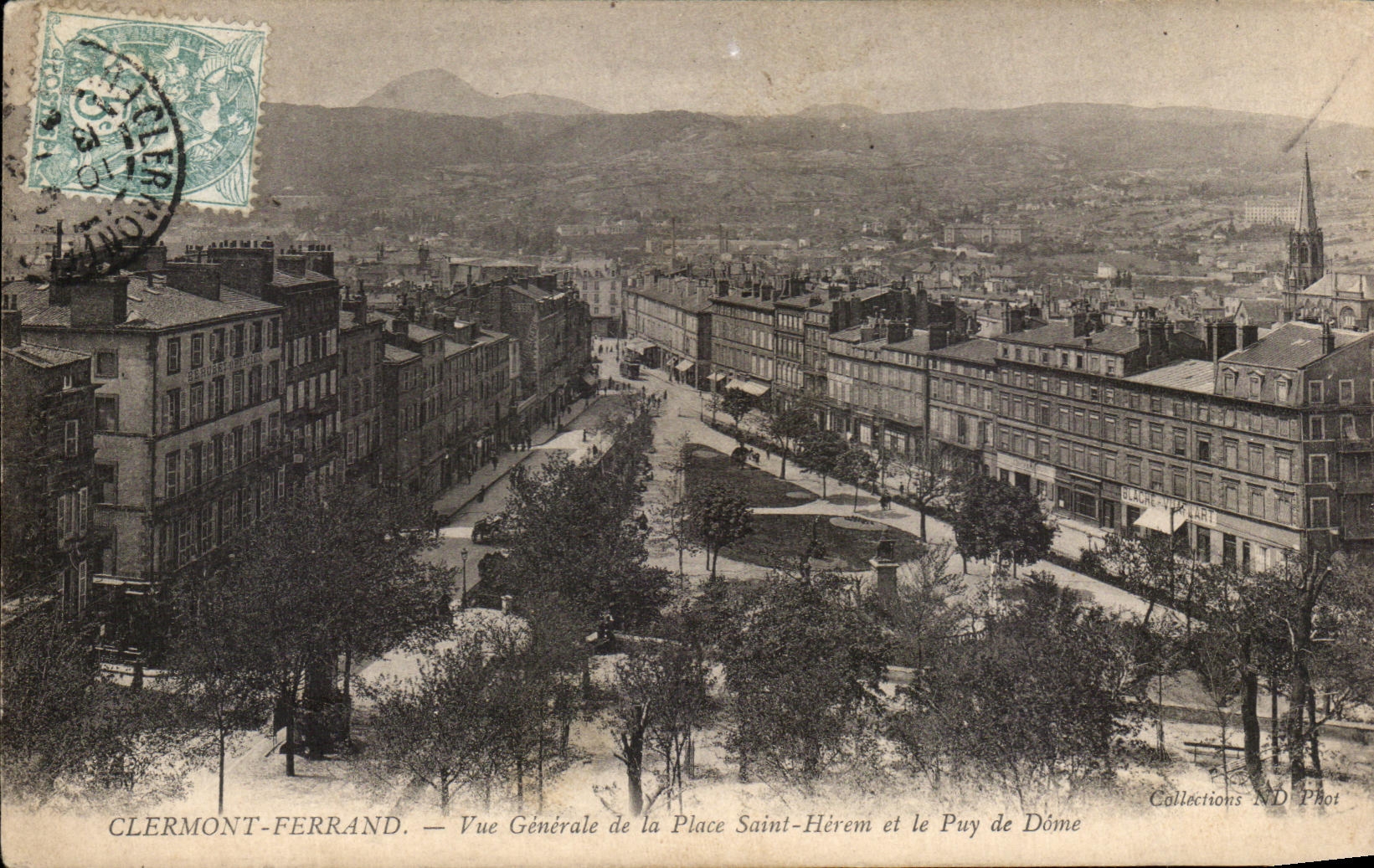 CPA Clermont Ferrand View of the Place Saint Herem and Puy de Dome