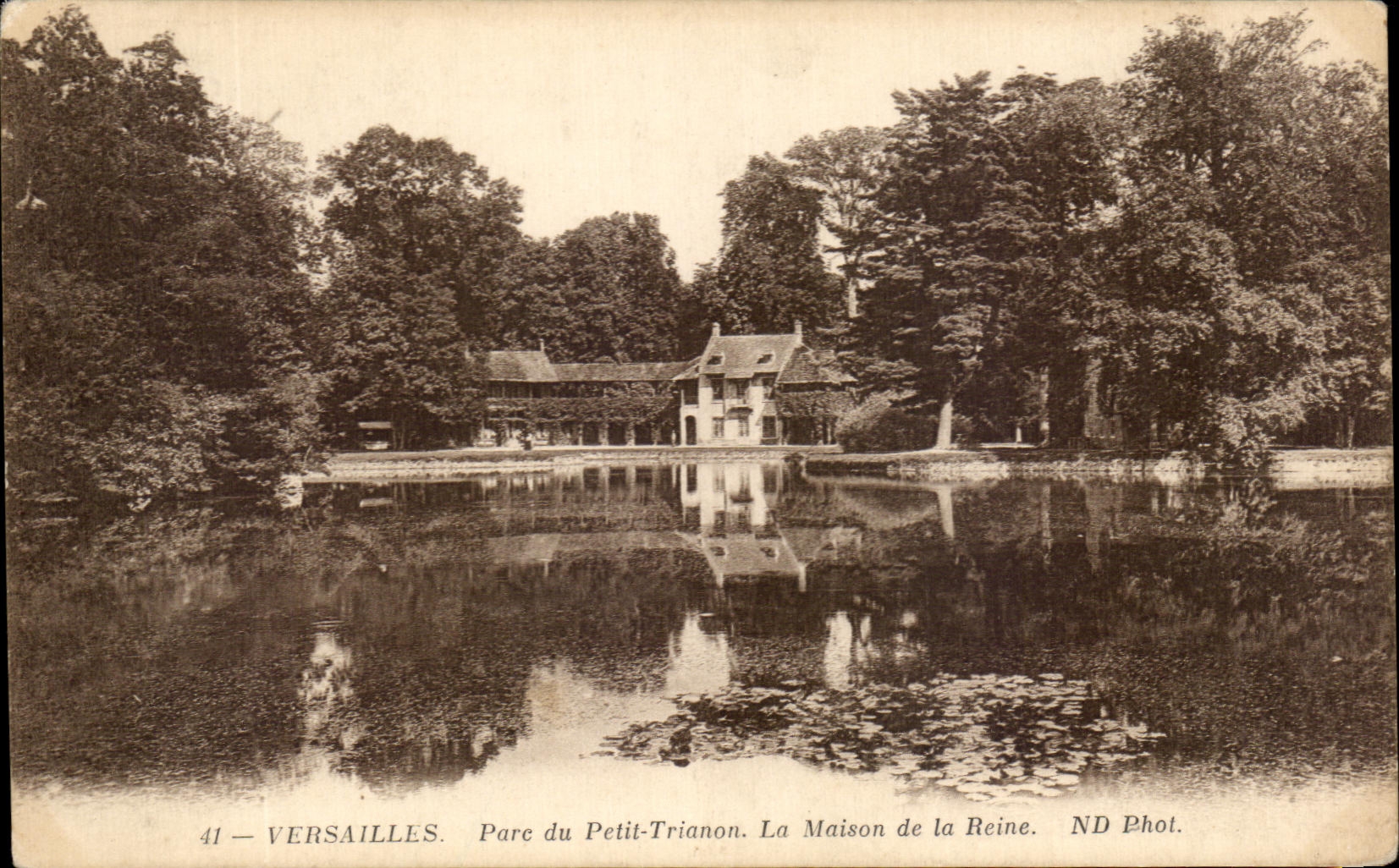 CPA Versailles Pare du Petit Trianon La Maison de la Reine