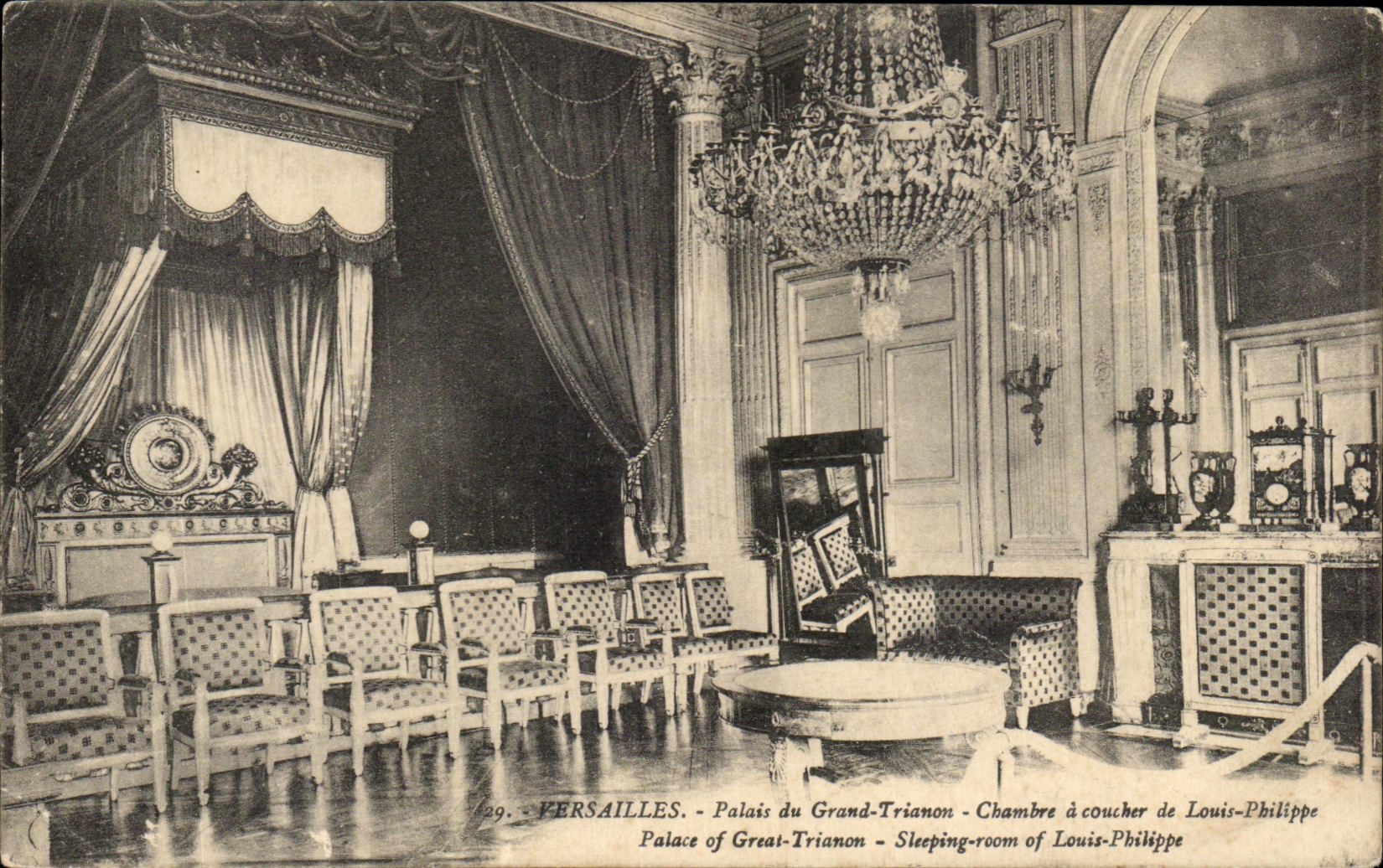 CPA Versailles Palais du Grand Triamon Chambre a coucher de Louis Philippe 