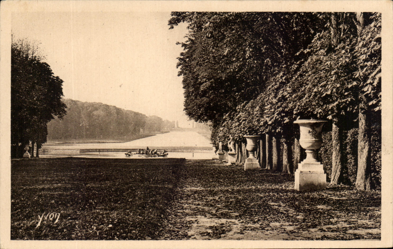 CPA Splendeurs Et Charmes De Versailles Les Jardins Le Tapis Vert et le Bassin d'Apollon