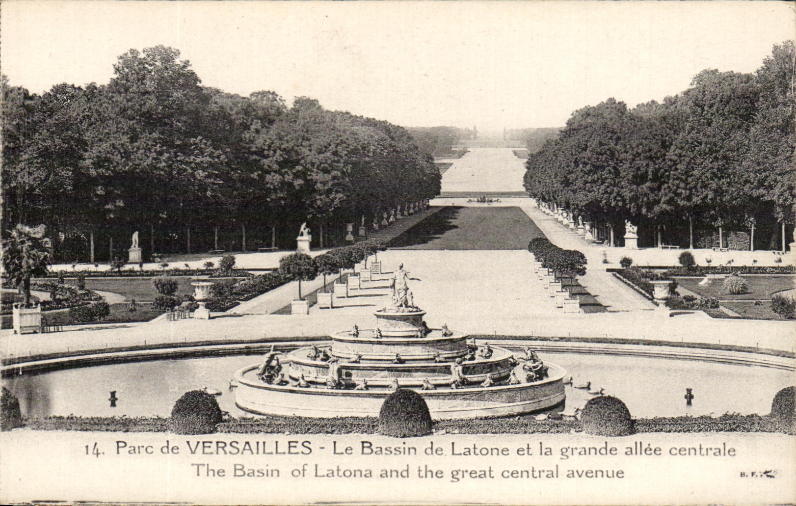 CPA Parc de Versailles Le Bassin de Latone et la grande allee centrale The Basin of latona and the great central avenue
