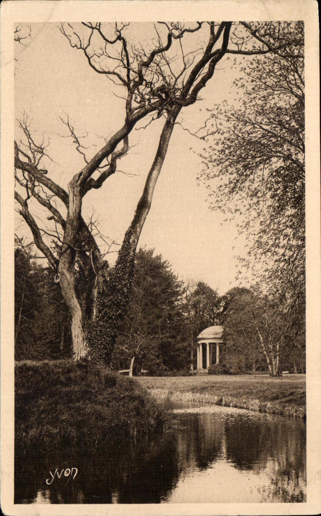CPA Splendurs Et Charmes De Versailles Le Temple de l'Amour