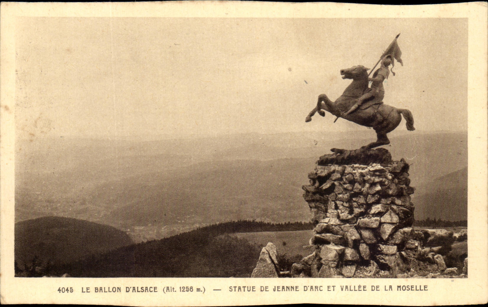 CPA Le Ballon D'Alsace Statue De Jeanne d'arc et vallee de la moselle 