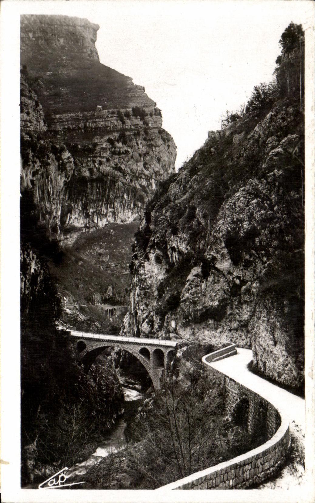 CPA Gorges Du Loup La Nouvelle Route Et Le Fort De l'Abime