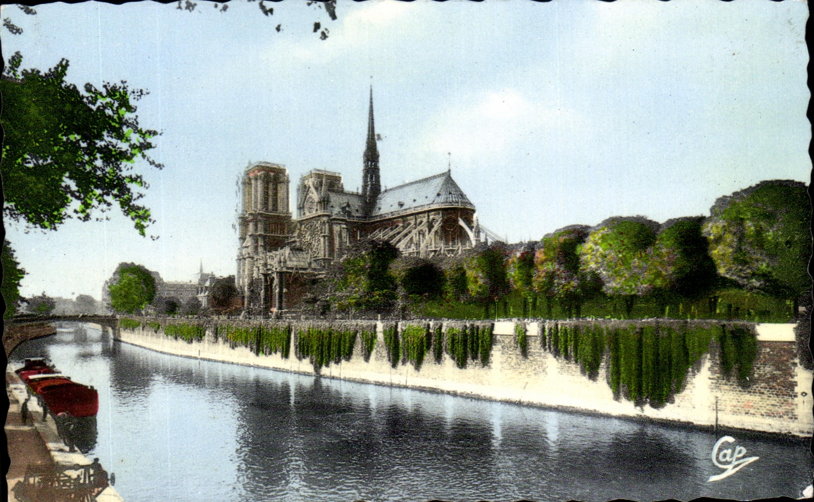 CPA Paris Seen towards the Apse of Notre Dame