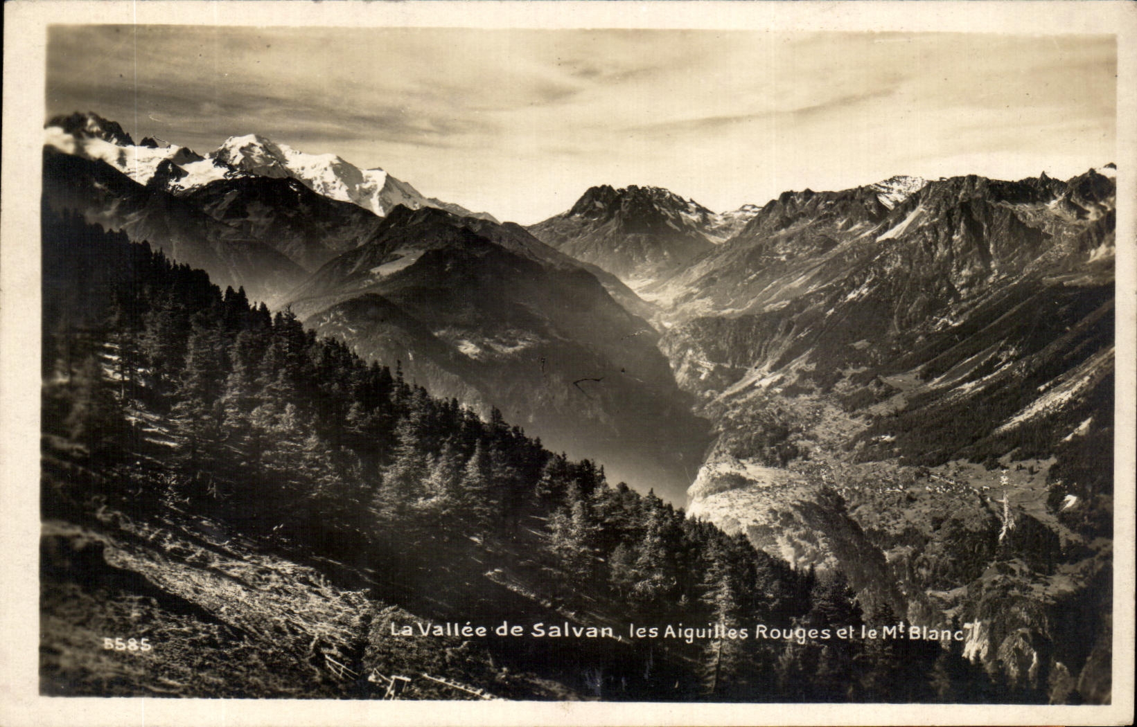 CPA el valle de las agujas rojas de Salvan y de la TA blanca