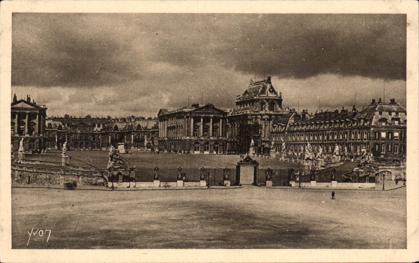 CPA Splendeurs Et Charmes De Versailles Vue D'Ensemble De La Facade Du Palais