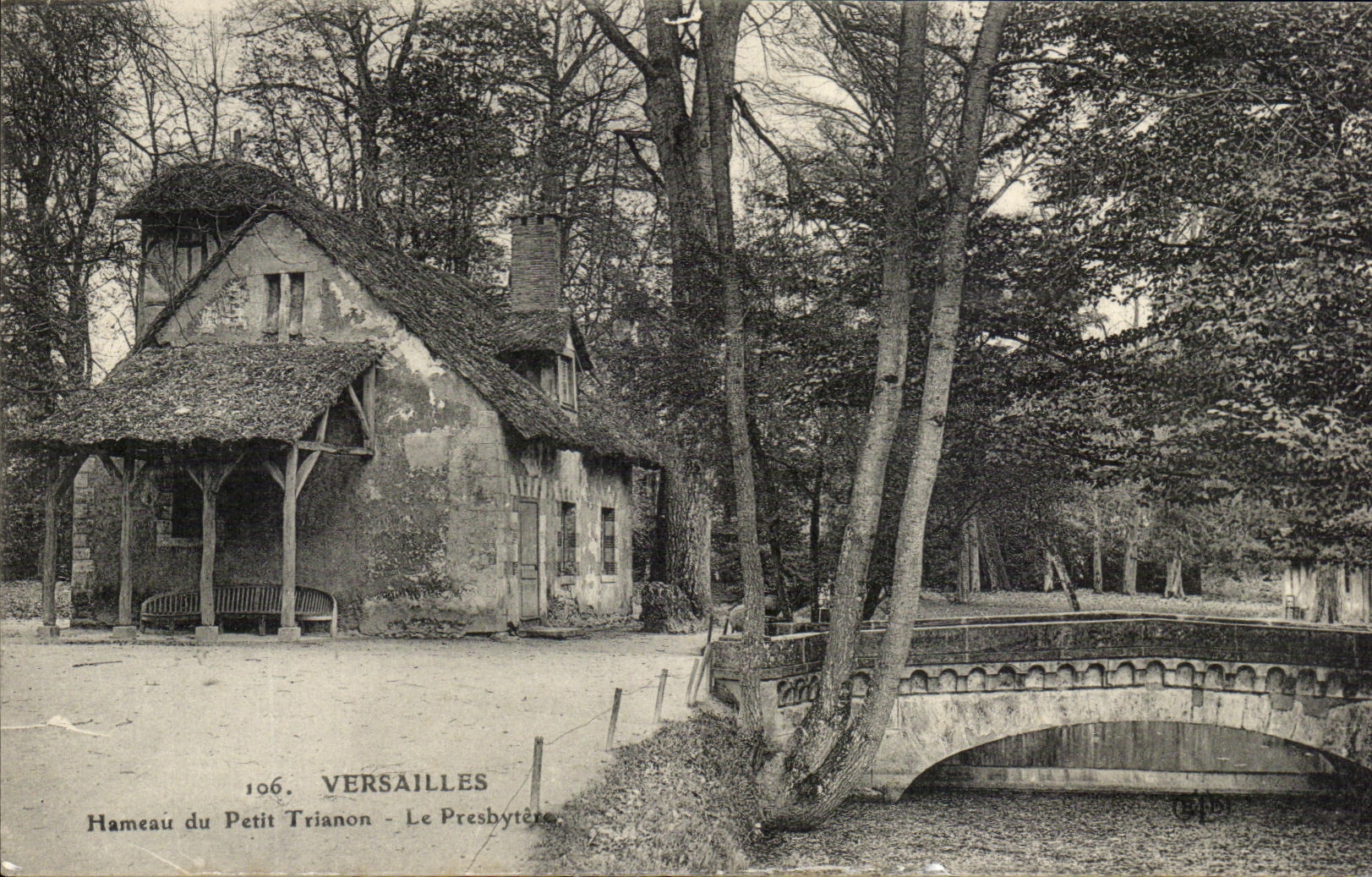 CPA Versailles Hameau Du Petit Trianon Le Presbytere