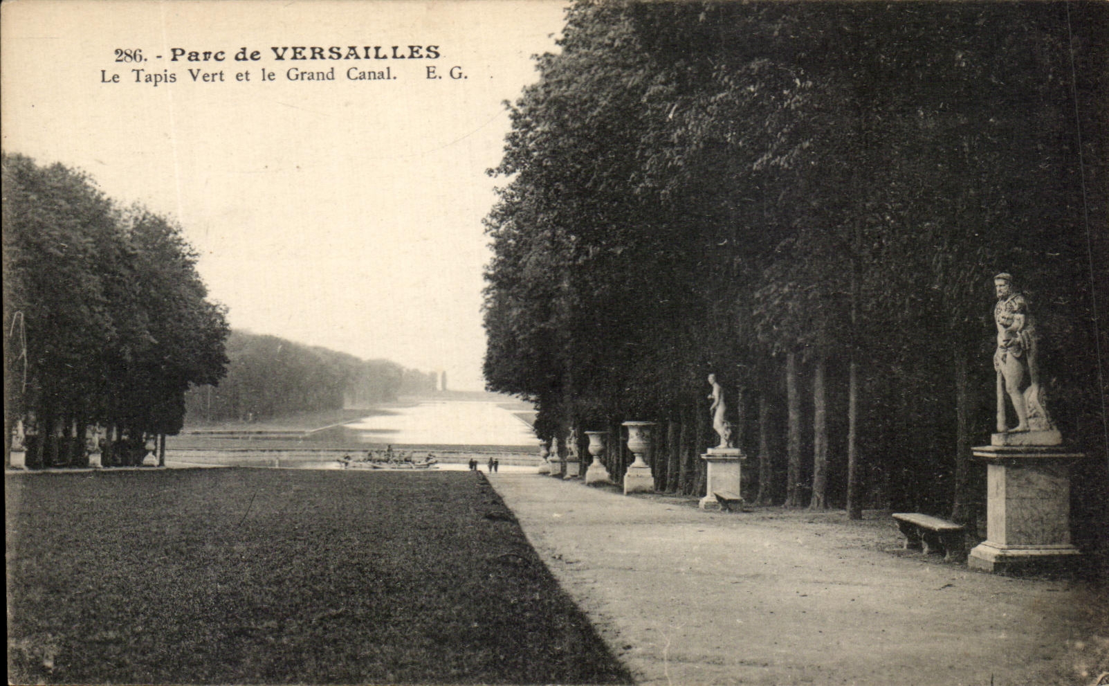 CPA Parc De Versailles Le Tapis Vert Et Le Grand Canal