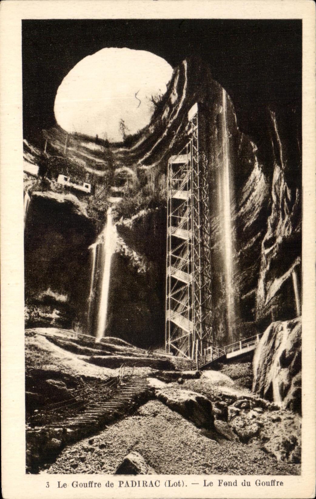 CPA the Pit De Padirac Splits It Pit