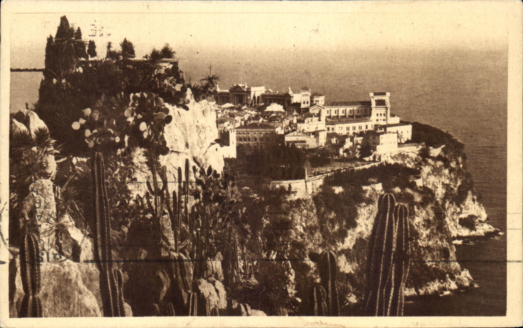CPA Le Rocher de Monaco vu des Jardins exotiques