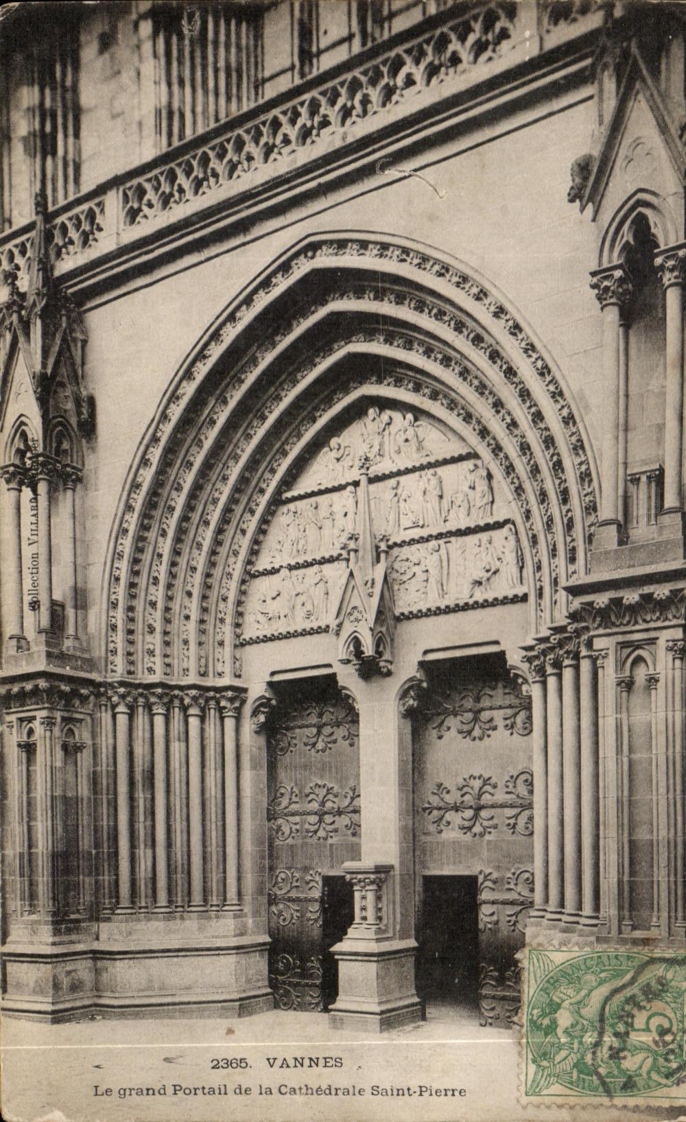 Valvulas de CPA la puerta grande del Saint Pierre de Cathedtale