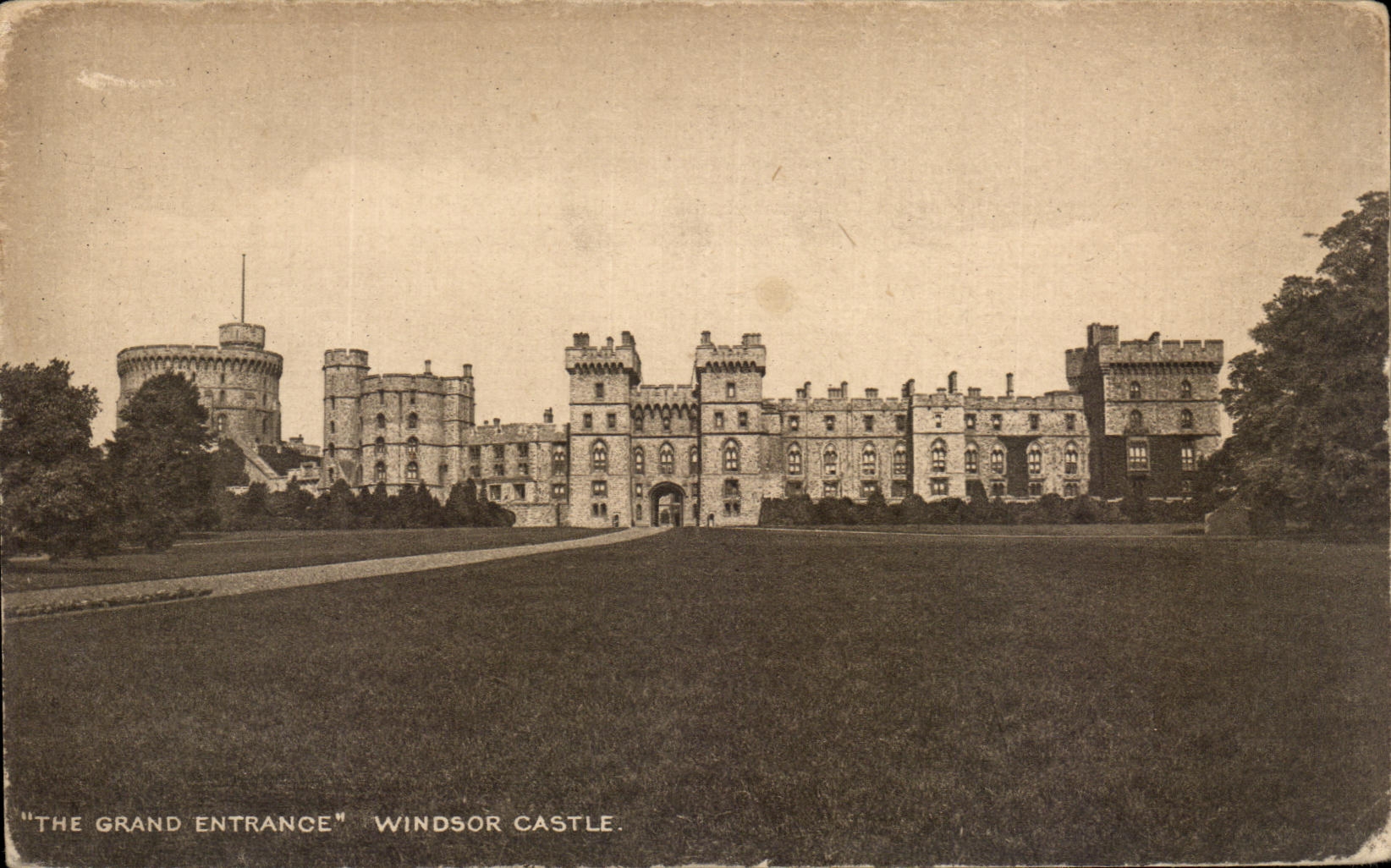 CPA The Grand Entrance Windsor Castle