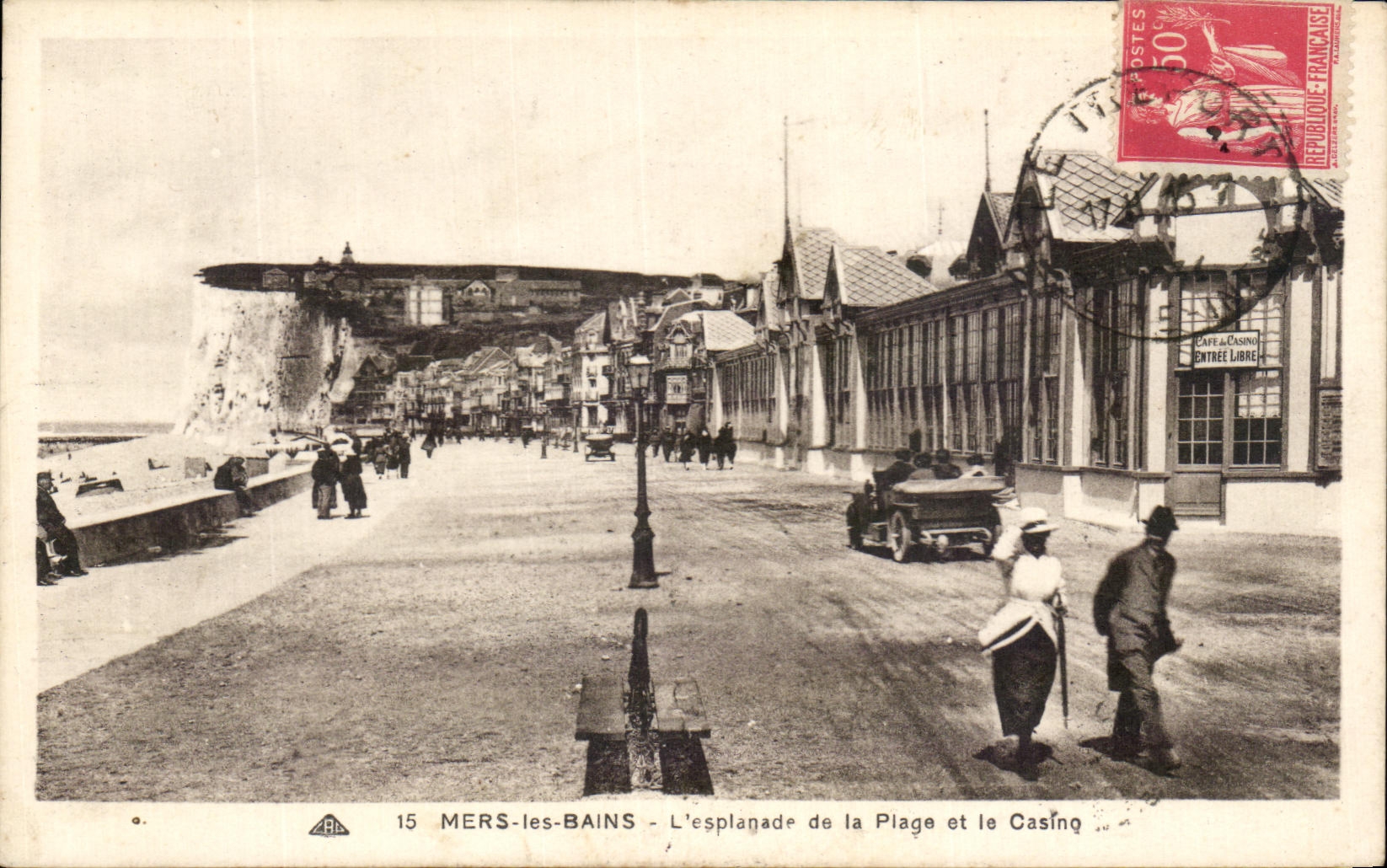 CPA Seas Les Bains Esplande of the Beach and the Casino