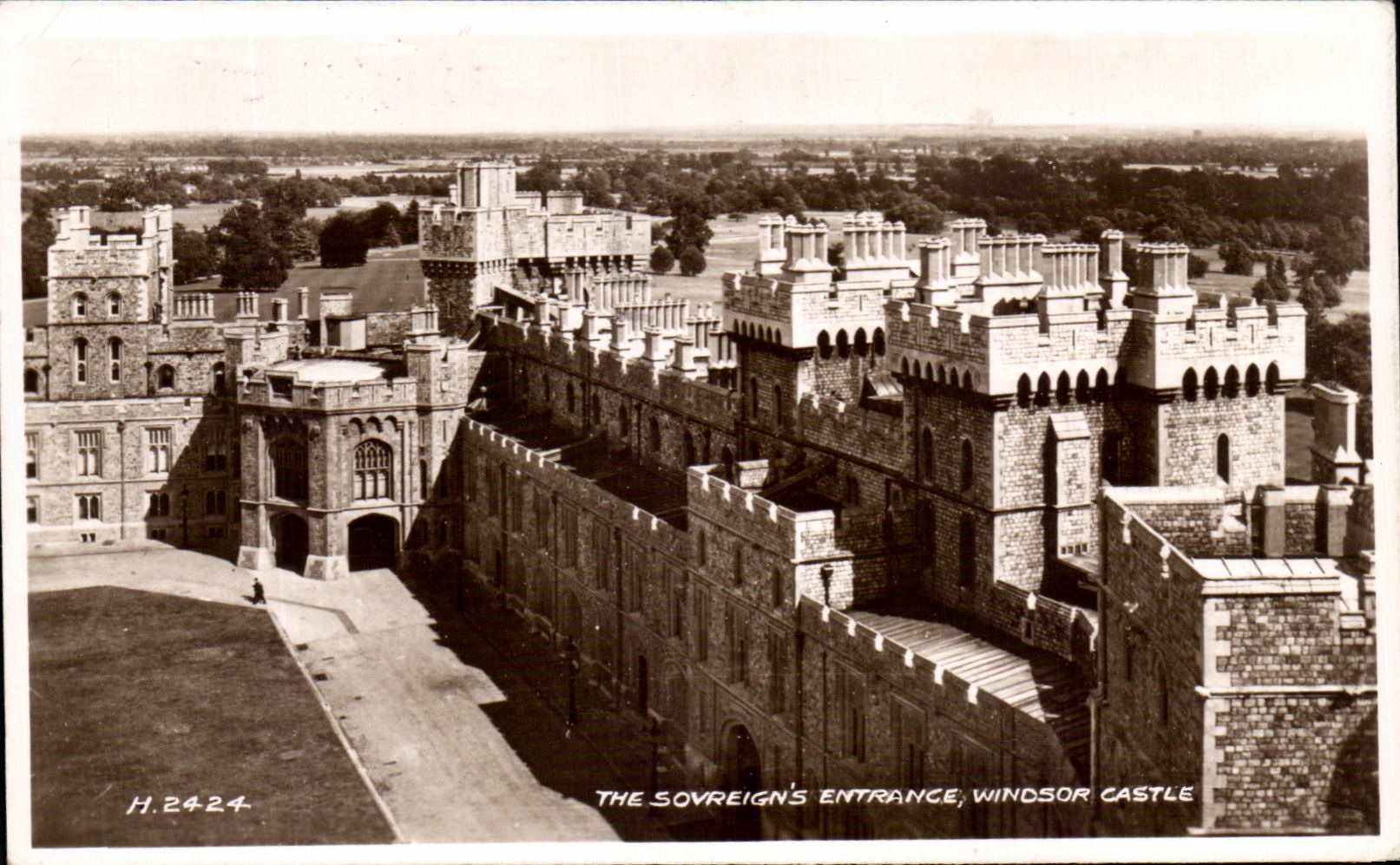 CPA The Sovreign's Entrance Windsor Castle